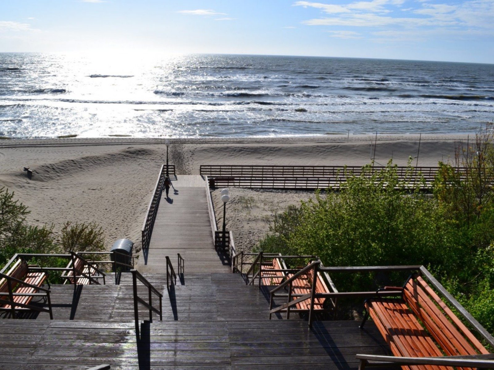 Фото спуска на пляж в Янтарном с экскурсии индивидуального гида Кёниг Вояж. Индивидуальные экскурсии Калининград